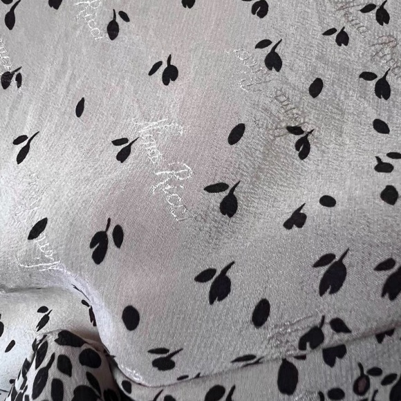 Vintage Nina Ricci silk square scarf. - Picture 3 of 9